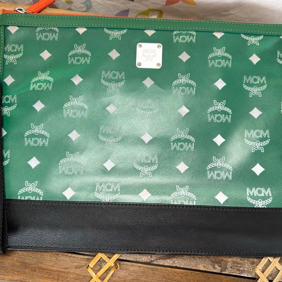 💚🧡MCM Unisex Clutch, Pouch, document holder with removable wristlet with Box - Picture 14 of 17